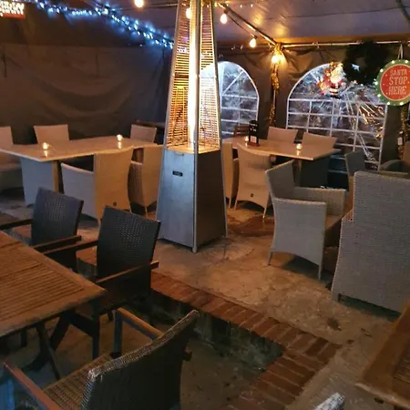 Bed & Breakfast Halfway House 3*