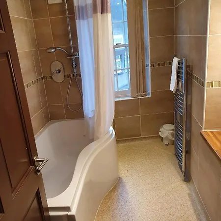 Halfway House Bed & Breakfast 3*
