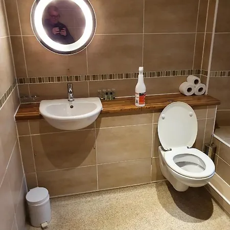 Bed & Breakfast Halfway House 3*