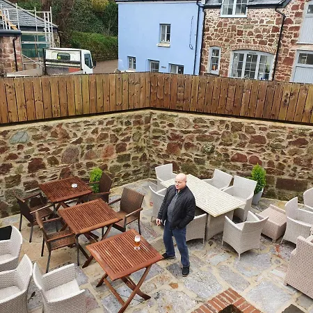Bed & Breakfast Halfway House 3*