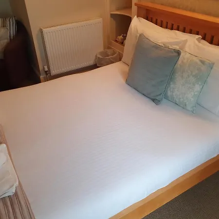 Bed & Breakfast Halfway House 3*