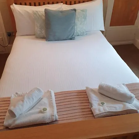 Bed & Breakfast Halfway House 3*